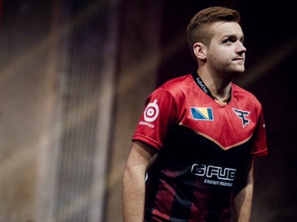 Feather Robot 完美钩住帮助大哥 SeTab 覆盖 ThunderTalk Gaming 德国杯 + 双杀 LNG Esports 在联赛中