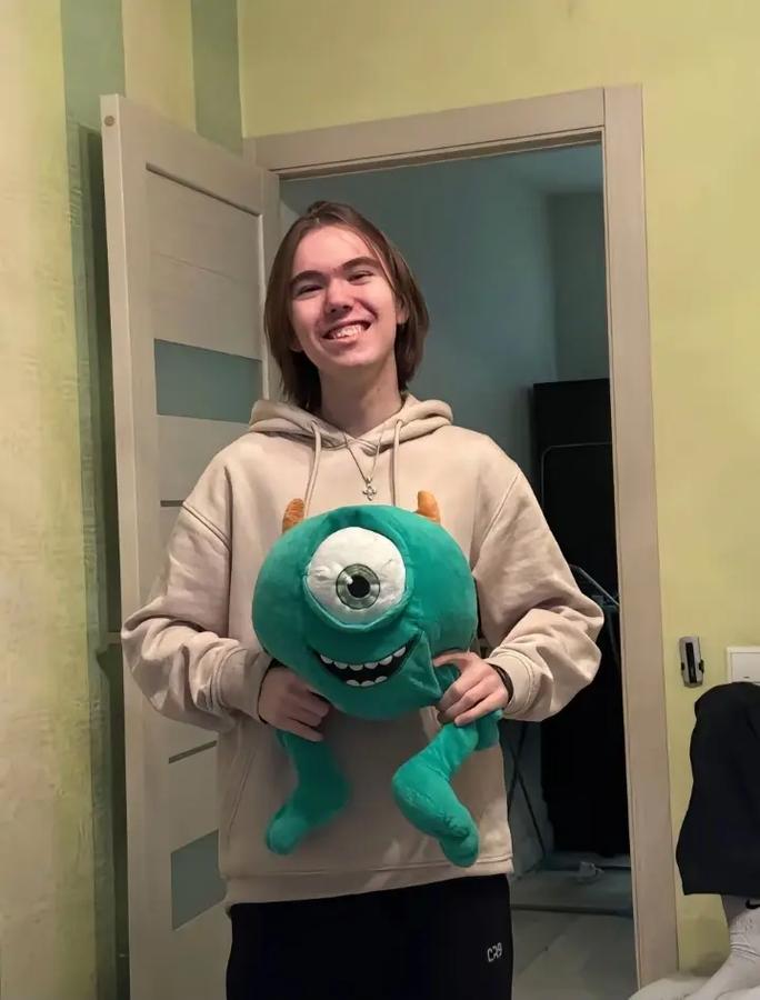 外媒更新2022夏季赛第十一周的全球战队战力排行。 GENG夺冠第一！