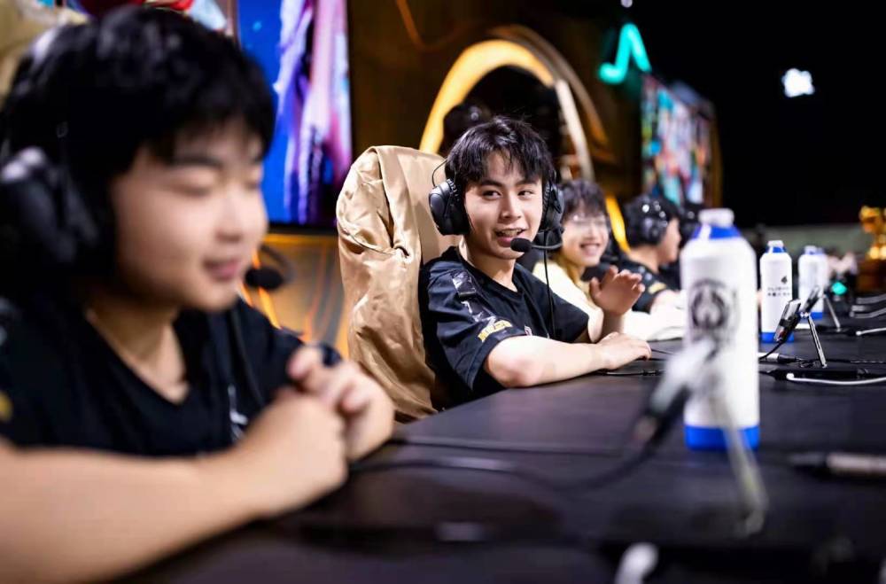 EPL S20 小组赛：16强手到擒来！ BIG 2-1 CoL